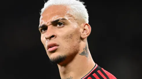 Antony, jogador do Manchester United | Photo by Stu Forster/Getty Images)