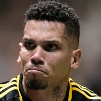 Torcida do Atlético MG exalta Paulinho, mas pede saída de outro grande nome do clube: \'Fora\'