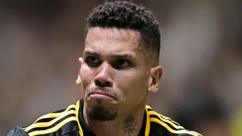 Paulinho em ação pelo Galo. (Photo by Pedro Vilela/Getty Images)