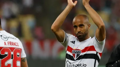 Lucas: atacante vem se recuperando de lesão (Foto: Rubens Chiri/saopaulofc.net/Divulgação)