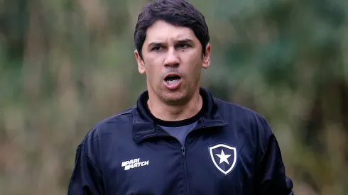 Lúcio Flávio: rebateu críticas durante coletiva (Foto: Vitor Silva/Botafogo/Divulgação)