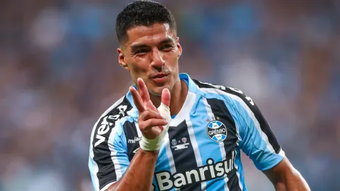 Suárez: uruguaio sofreu com dores no joelho em 2023 (Foto: Lucas Uebel/Grêmio/Divulgação)