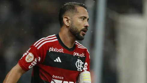 Éverton Ribeiro é procurado por novo clube e pode deixar o Flamengo. (Photo by Ricardo Moreira/Getty Images)