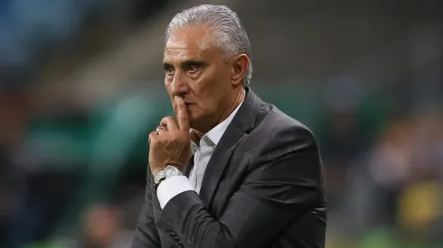 Tite decide mandar 'queridinho' de Sampaoli embora do Flamengo. (Photo by Pedro H. Tesch/Getty Images)