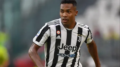 Campeão brasileiro encaminha a contratação do lateral Alex Sandro  (Photo by Valerio Pennicino/Getty Images)