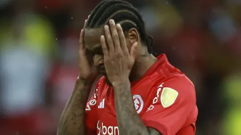 Luiz Adriano, jogador do Internacional  (Photo by Fernando Alves/Getty Images)
