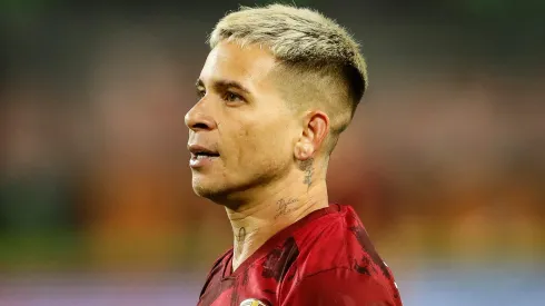 Yeferson Soteldo pode trocar o Santos por rival do futebol brasileiro (Photo by Daniel Apuy/Getty Images)