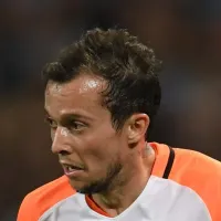 Situação de Bernard vem à tona com 4 gigantes na cola do camisa 10