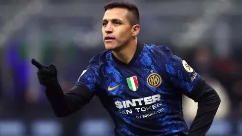 Alexis Sánchez surge como opção para assinar com campeão brasileiro (Photo by Marco Luzzani/Getty Images)