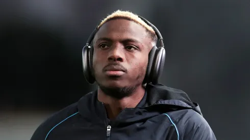 Entrou na disputa! Chelsea ganha ‘forte concorrente’ para fechar a contratação de Victor Osimhen<br />
(Photo by Emilio Andreoli/Getty Images)