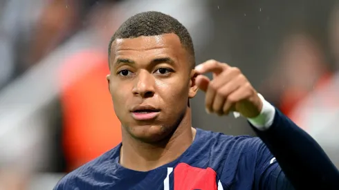Fator crucial: Gigante inglês tem ‘carta na manga’ e pode fechar a contratação de Kylian Mbappé (Photo by Michael Regan/Getty Images)