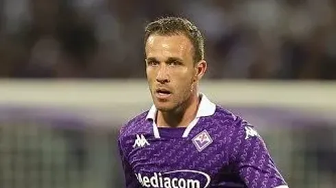 Ex-Seleção e Grêmio, Arthur Melo é o favorito para assumir o comando do meio-campo de gigante da Série A Italiana (Photo by Gabriele Maltinti/Getty Images)