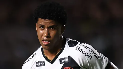 RIO DE JANEIRO, BRAZIL - MAY 01: Andrey Santos of Vasco da Gama controls the ball during a match between Vasco da Gama and Bahia as part of Brasileirao 2023 at Sao Januario Stadium on May 01, 2023 in Rio de Janeiro, Brazil. (Photo by Buda Mendes/Getty Images)