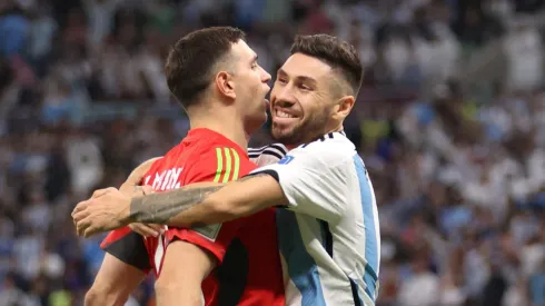 Ebu Martinez e Gonzalo Montiel lado a lado na Argentina. Foto: Julian Finney/Getty Images
