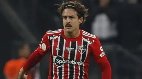 Gabriel Neves pode trocar o São Paulo por rival. (Photo by Ricardo Moreira/Getty Images)