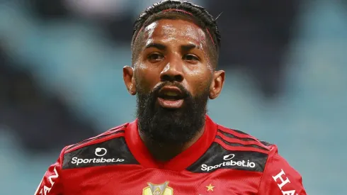 Rodinei pode voltar ao Brasileirão para jogar em grande rival do Flamengo (Photo by Silvio Avila/Getty Images)