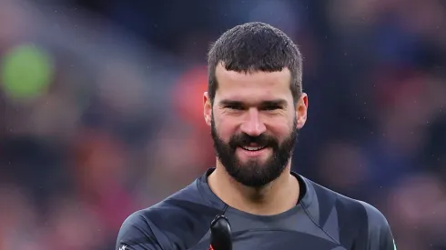 Alisson pelo Liverpool. (Photo by Alex Livesey/Getty Images)