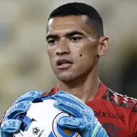 Adeus, Flamengo: Goleiro Santos é procurado e sinaliza positivamente para fechar com outro clube do Brasileirão
