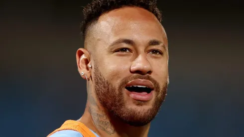 Campeão brasileiro surpreende e quer fechar a contratação de Neymar (Photo by Yasser Bakhsh/Getty Images)