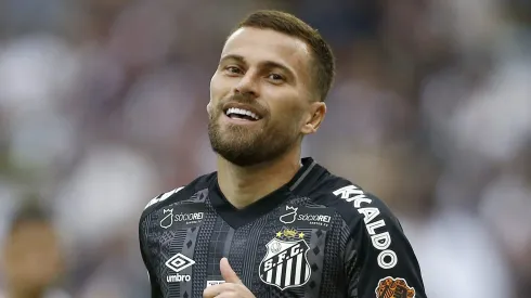 Lucas Lima pode trocar o Santos por campeão da Libertadores. (Photo by Wagner Meier/Getty Images)