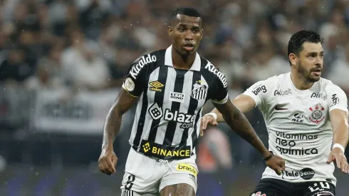 Clube do Brasileirão pode anunciar o meio-campo Jean Lucas, do Santos (Photo by Ricardo Moreira/Getty Images)