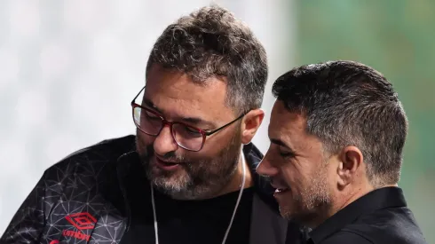 Alexandre Mattos ao lado de Rodrigo Caetano. Foto: Gilson Junio/AGIF