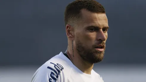 Lucas Lima é alvo do Cruzeiro. (Photo by Ricardo Moreira/Getty Images)