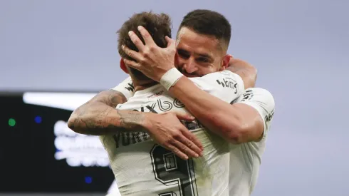 Após Renato Augusto, Corinthians pode perder outro jogador com passagem pela Seleção Brasileira. (Photo by Miguel Schincariol/Getty Images)