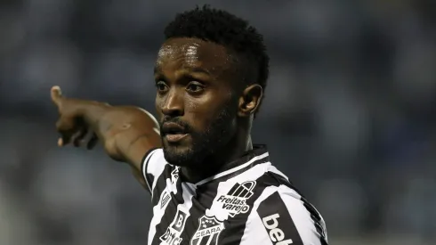 Stiven Mendoza encaminha acerto com novo clube. (Photo by Ricardo Moreira/Getty Images)