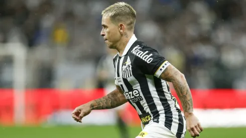 O Corinthians precisa acordar e entender a realidade no mercado da bola (Photo by Ricardo Moreira/Getty Images)