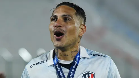 Paolo Guerrero é procurado para assinar com equipe do Brasileirão.(Photo by Marcelo Endelli/Getty Images)