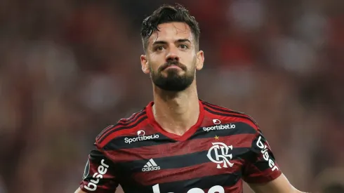 Pablo Marí pode voltar ao Brasileirão para jogar em rival do Flamengo (Photo by Buda Mendes/Getty Images)