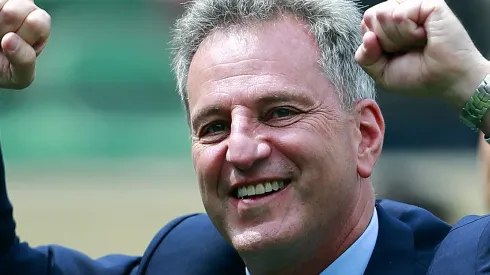 Flamengo pode dar chapéu no Corinthians por defensor. (Photo by Daniel Apuy/Getty Images)