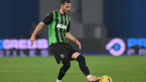 REGGIO NELL'EMILIA, ITALY - NOVEMBER 10: Matías Viña of US Sassuolo in action during the Serie A TIM match between US Sassuolo and US Salernitana at Mapei Stadium - Citta' del Tricolore on November 10, 2023 in Reggio nell'Emilia, Italy. (Photo by Alessandro Sabattini/Getty Images)