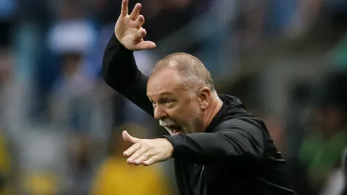 Mano Menezes: técnico se decepcionou com reforço do Corinthians (Foto: Pedro H. Tesch/Getty Images)