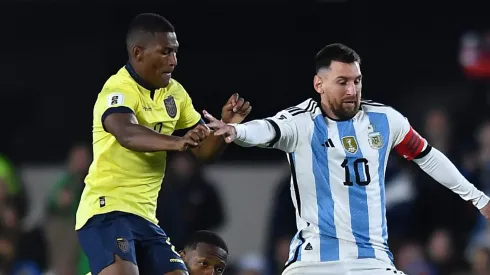 Félix Torres pela Seleção. (Photo by Marcelo Endelli/Getty Images)