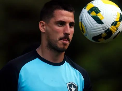 Após Gabriel Pires, medalhão deve integrar "barca" de saídas do Botafogo