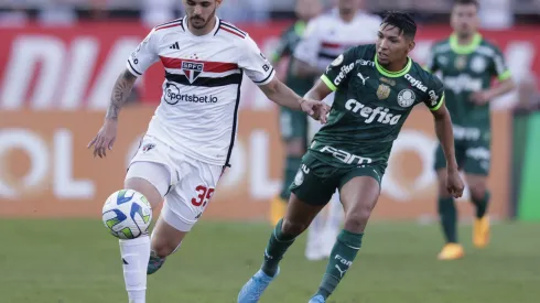 SAO PAULO, BRAZIL - JUNE 11: Lucas Beraldo of Sao Paulo and Rony of Palmeiras fight for the ball during a match between Sao Paulo and Palmeiras as part of Brasileirao Series A 2023 at Morumbi Stadium on June 11, 2023 in Sao Paulo, Brazil. (Photo by Alexandre Schneider/Getty Images)