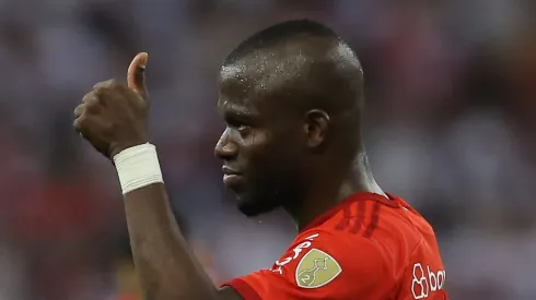 100% confirmado: Jogador do Corinthians chega ao Internacional para jogar com Valencia. (Photo by Pedro H. Tesch/Getty Images)