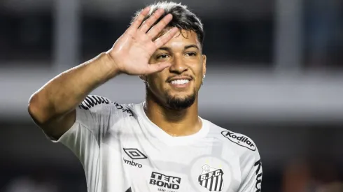 Santos acerta venda de Marcos Leonardo. (Foto: Abner Dourado/AGIF)