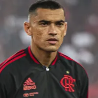 Flamengo não perde tempo e confirma substituto de Santos no elenco após venda para Fortaleza