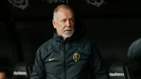 Mano Menezes: técnico espera novos reforços no Corinthians (Foto: Ricardo Moreira/Getty Images)