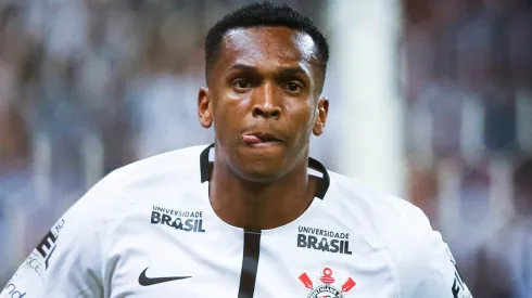 Ídolo do Corinthians, Jô assina com 'novo rico' do futebol brasileiro (Photo by Alexandre Schneider/Getty Images)
