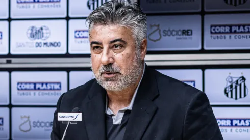 Alexandre Gallo: dirigente confirmou saída de jogador (Foto: Raul Baretta/ Santos FC/Divulgação)