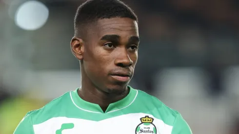 Félix Torres aguarda para se transferir para o Corinthians. (Photo by Agustin Cuevas/Getty Images)