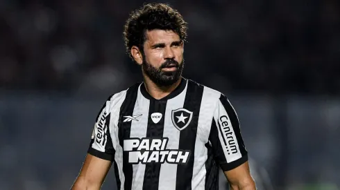 Diego Costa é avaliado para assinar com Tricolor do Brasileirão. Foto: Thiago Ribeiro/AGIF
