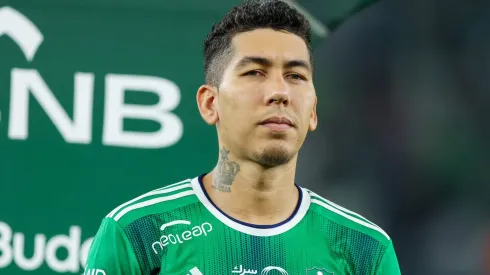 Roberto Firmino é procurado por tricampeão da Libertadores. (Photo by Yasser Bakhsh/Getty Images)