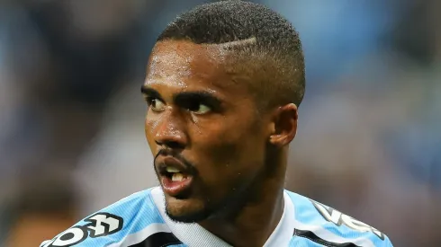 Douglas Costa pode frustrar o Cruzeiro e assinar com outro clube do Brasil. Foto: Pedro H. Tesch/AGIF