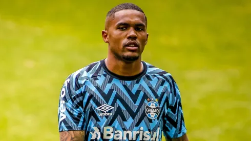 Nada de Cruzeiro e São Paulo Douglas Costa pode ter destino inesperado (Photo by Silvio Avila/Getty Images)