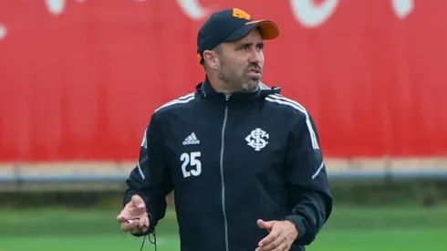 Na reserva com Coudet, jogador do Inter recusou ofertas (Foto: Ricardo Duarte/Inter/Divulgação)